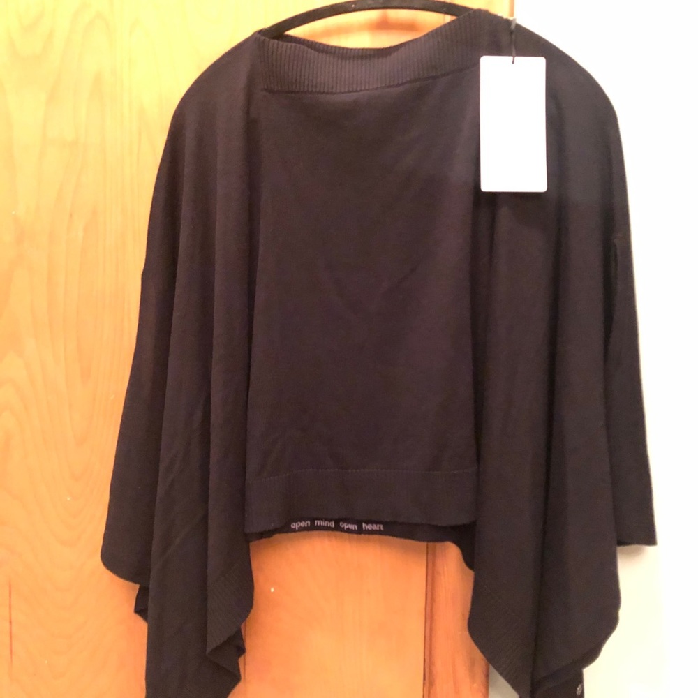 lululemon forward flow poncho